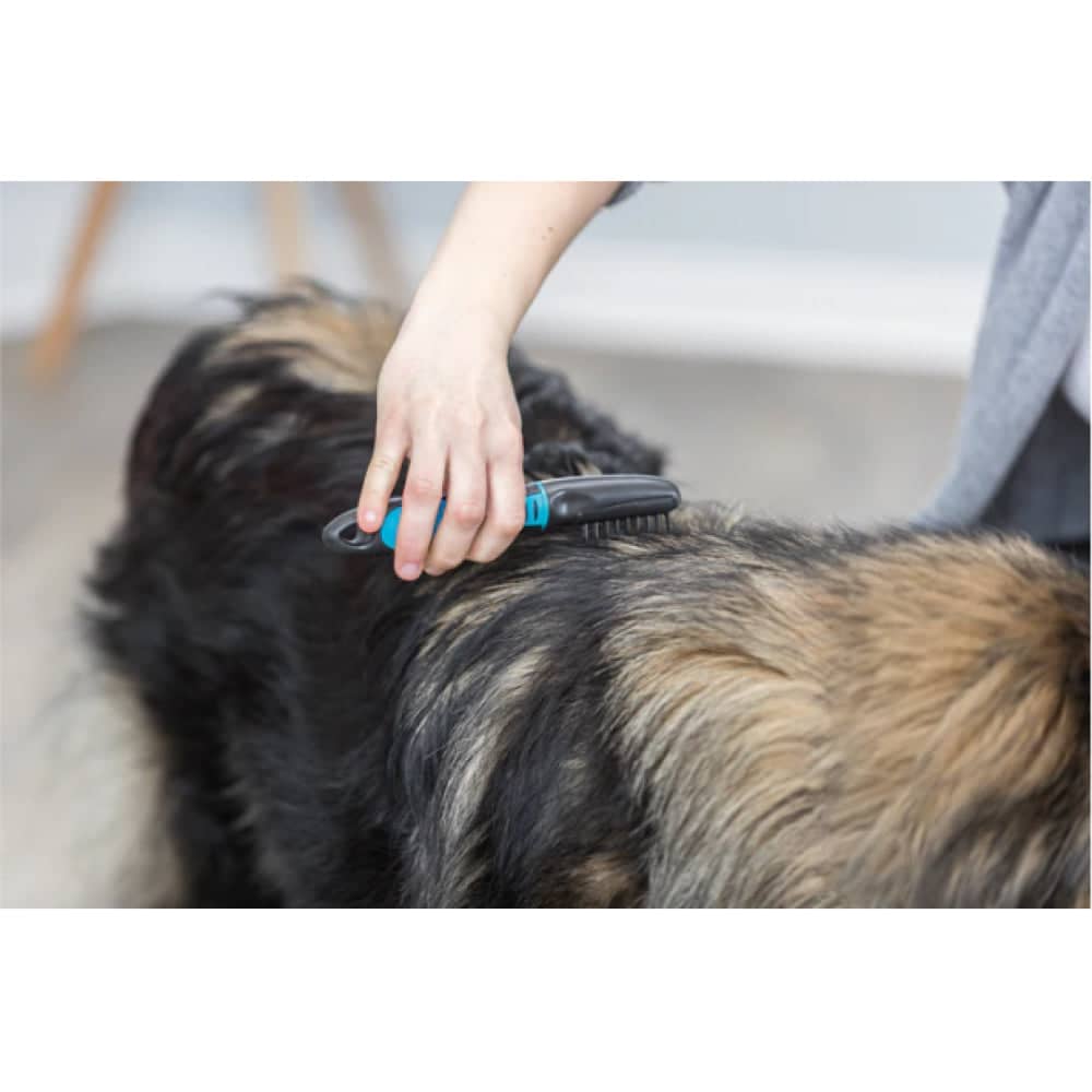Trixie Fur Detangler With Curved Teeth Brush for Pets